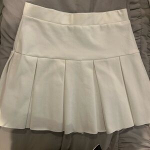 CUTE WHITE TENNIS SKIRT SIZE: MEDIUM